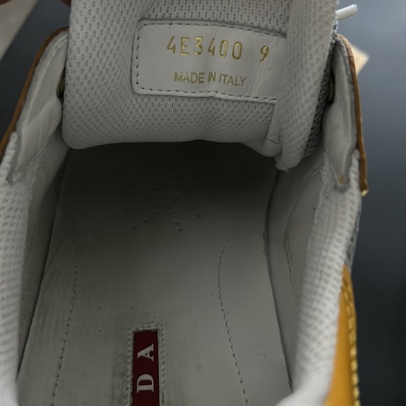 Prada - Picture 4 of 4